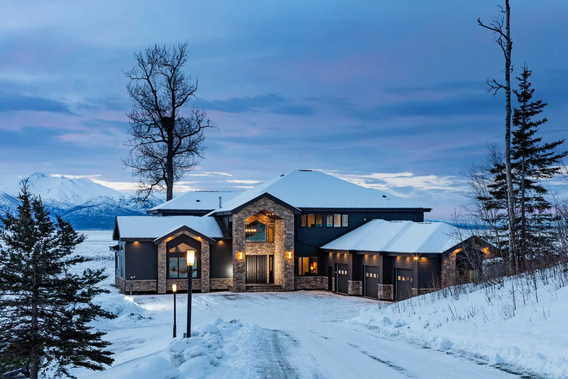 Luxurious Alaska Heliskiing Trips